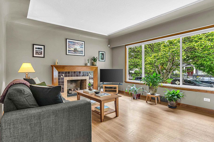 2578 E 15th Avenue Vancouver, BC - 6