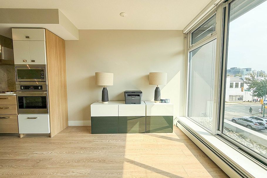 305 1783 Manitoba Street Vancouver, BC - 2