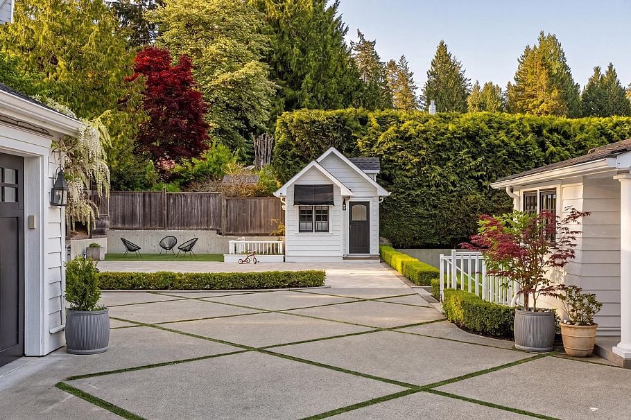 360 E Windsor Road North Vancouver, BC - 37
