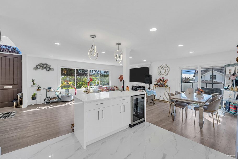 8025 Borden Street Vancouver, BC - 9