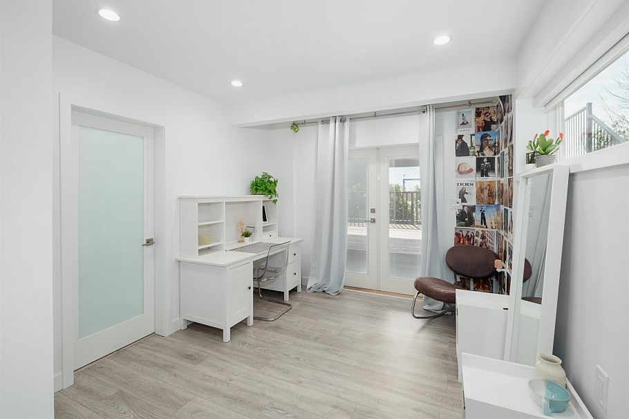 1095 W Keith Road North Vancouver, BC - 17