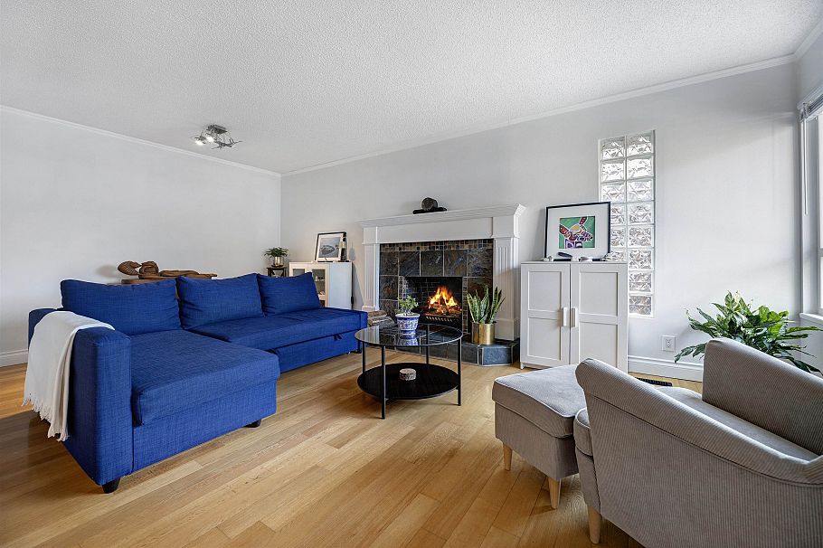 828 Nicolum Court North Vancouver, BC - 2