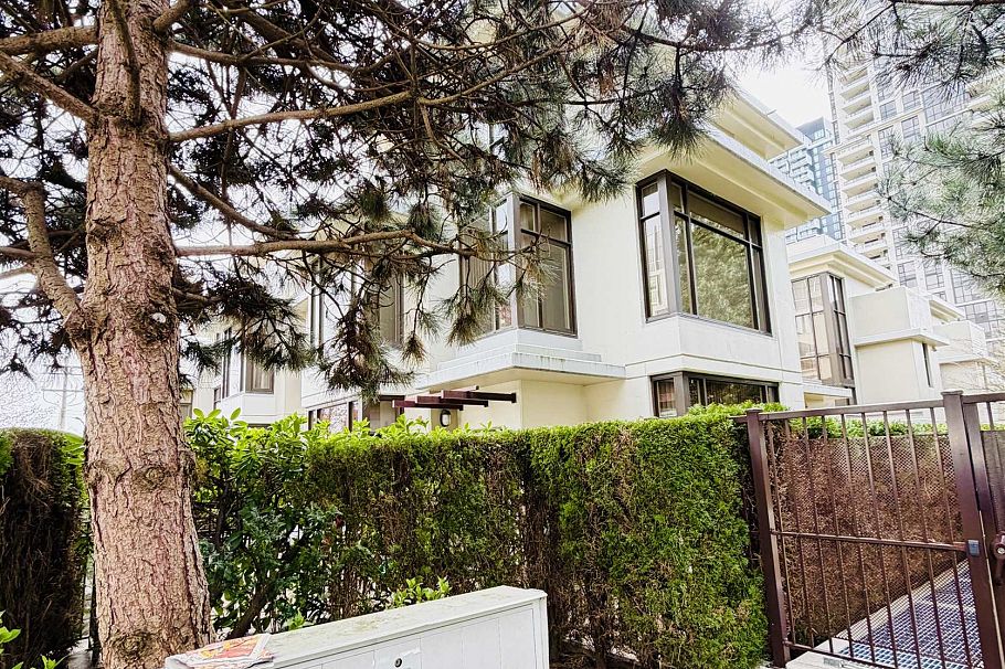 TH13 2089 Rosser Avenue Burnaby, BC - 14