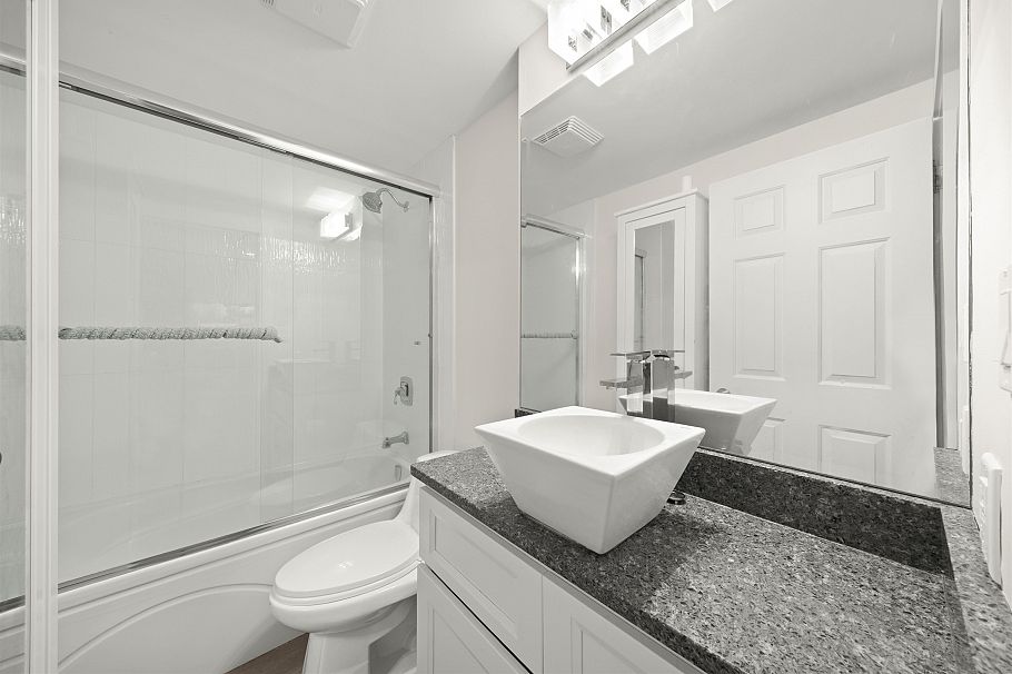 601 W 16th Avenue Vancouver, BC - 13