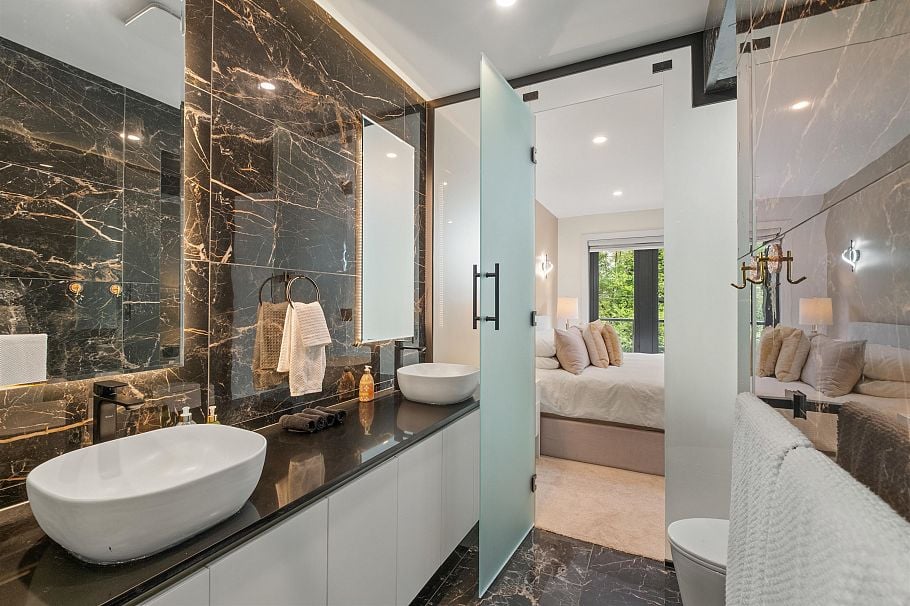 1126 Heywood Street North Vancouver, BC - 18