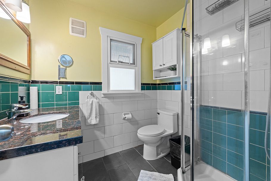 2820 W 13th Avenue Vancouver, BC - 23