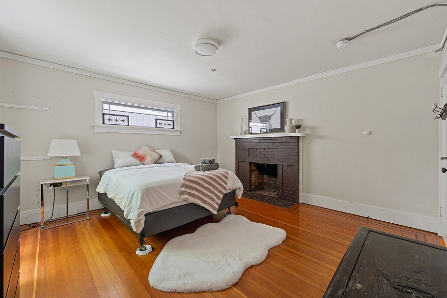 2820 W 13th Avenue Vancouver, BC - 8