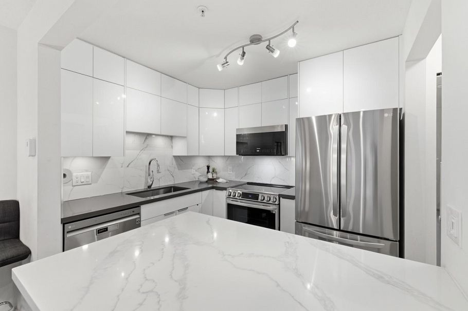 20 3428 Adanac Street Vancouver, BC - 5