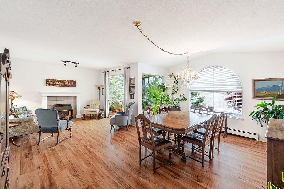 3298 Mahon Avenue North Vancouver, BC - 3