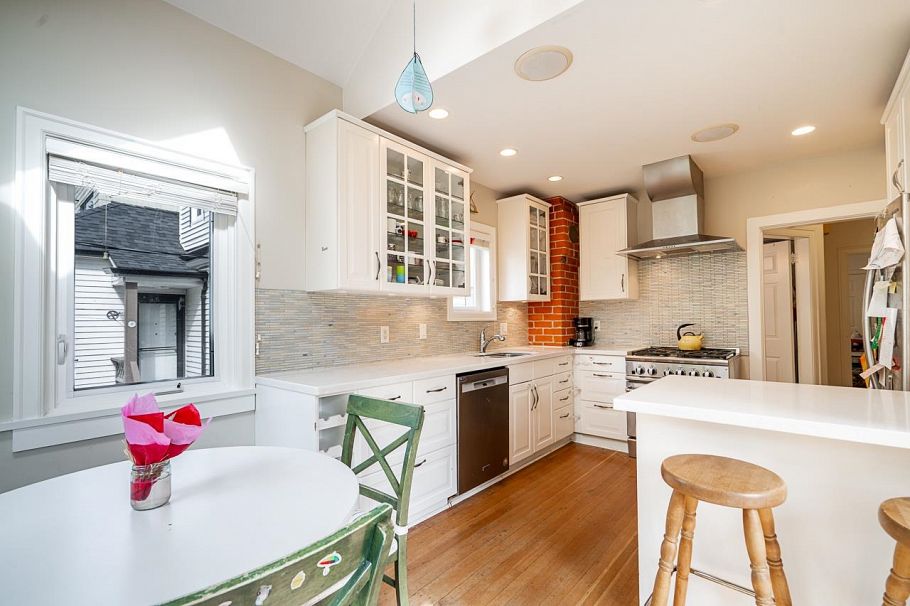 242 W 21st Avenue Vancouver, BC - 8