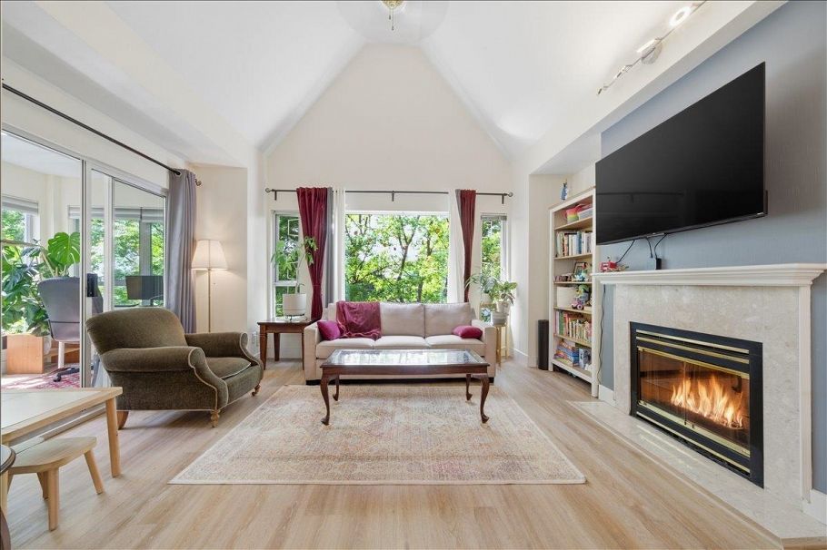 309 1550 Fell Avenue North Vancouver, BC - 1