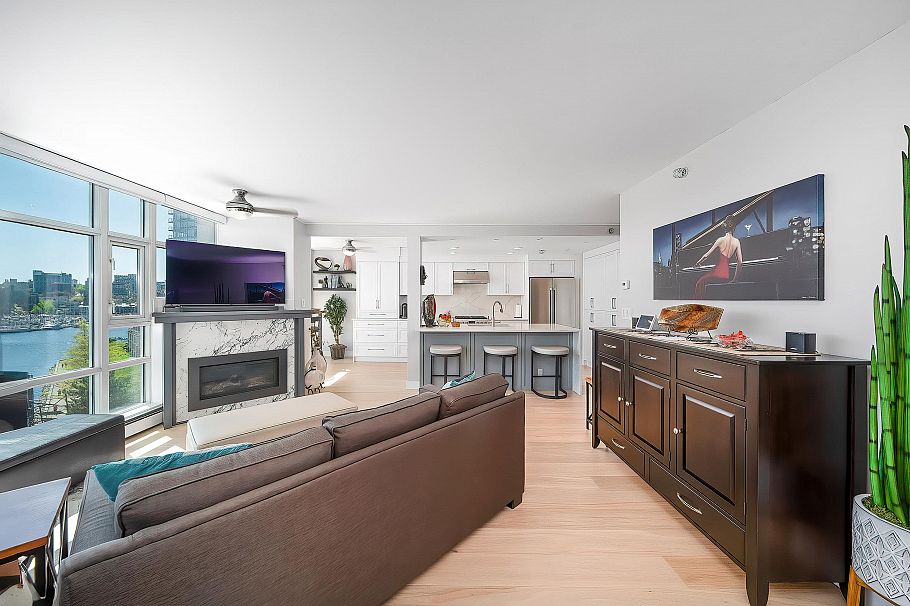 902 1199 Marinaside Crescent Vancouver, BC - 14