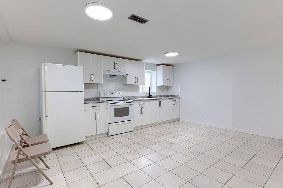 1743 E 49th Avenue Vancouver, BC - 12