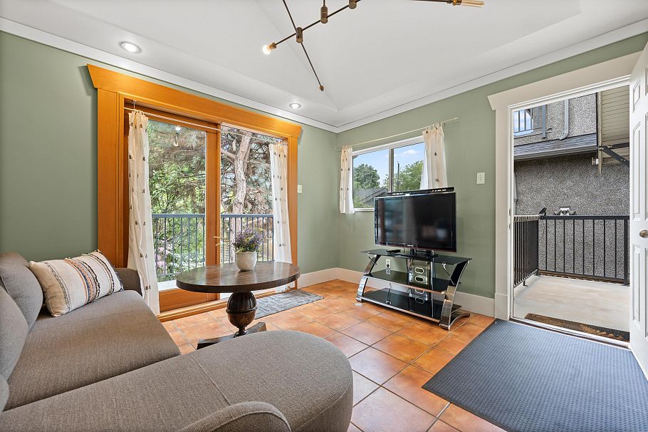 2820 W 13th Avenue Vancouver, BC - 3