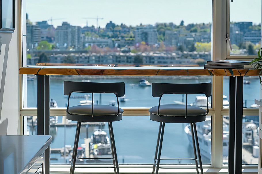 902 1199 Marinaside Crescent Vancouver, BC - 3