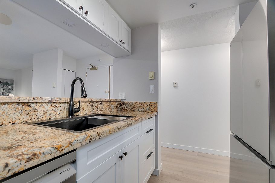 810 1268 W Broadway Vancouver, BC - 11