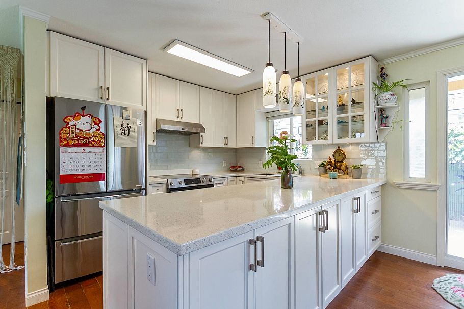 2952 W 8th Avenue Vancouver, BC - 8