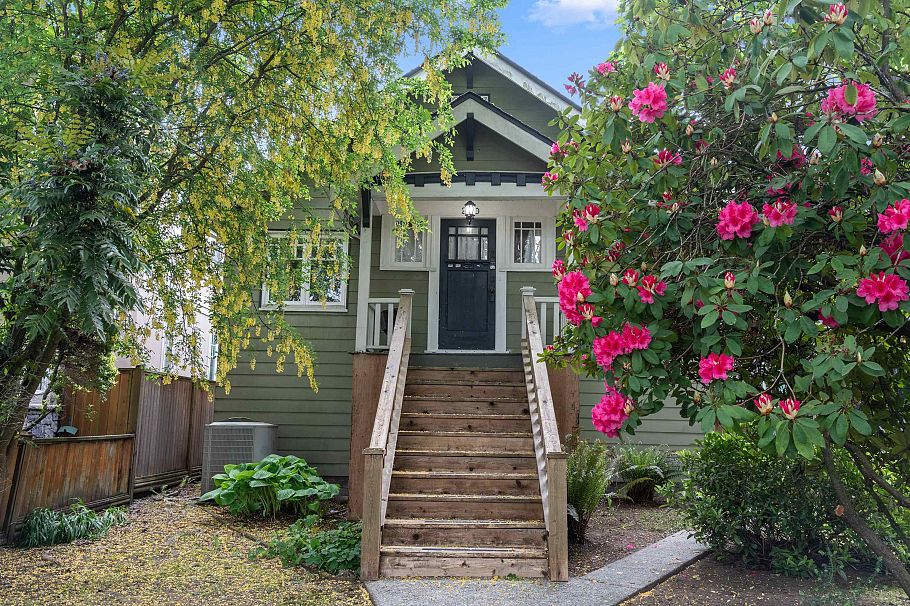 2820 W 13th Avenue Vancouver, BC - 1