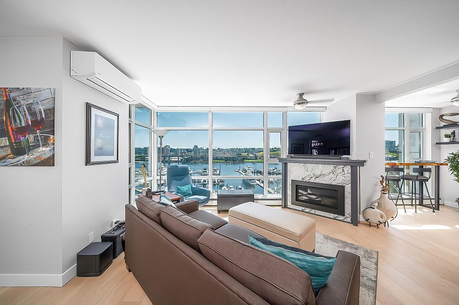 902 1199 Marinaside Crescent Vancouver, BC - 11