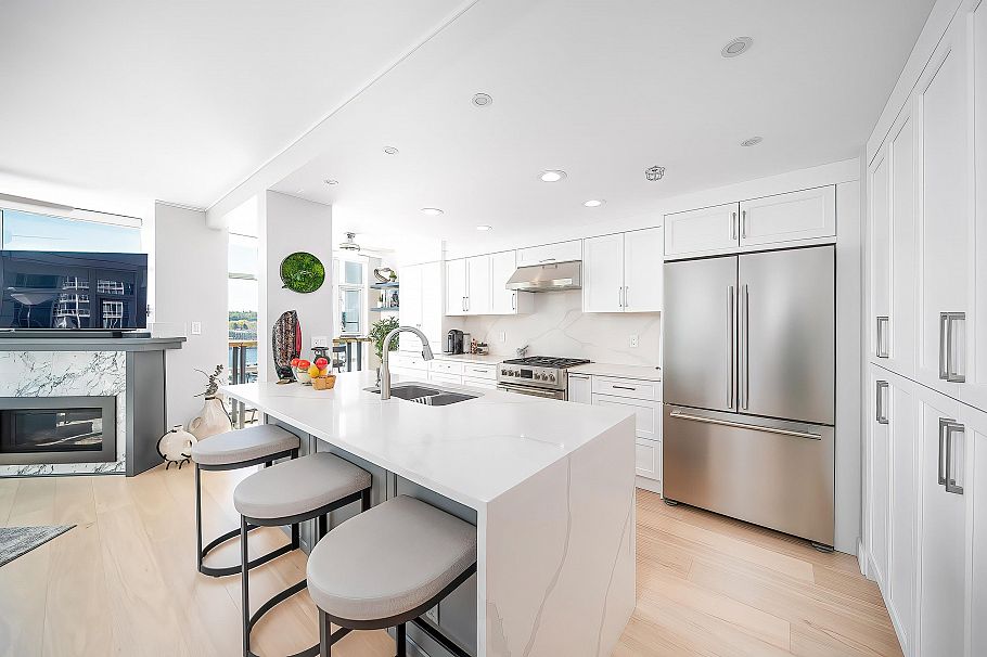 902 1199 Marinaside Crescent Vancouver, BC - 9