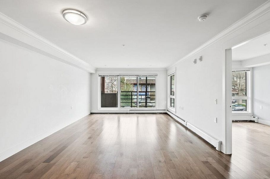 202 857 W 15th Street North Vancouver, BC - 3