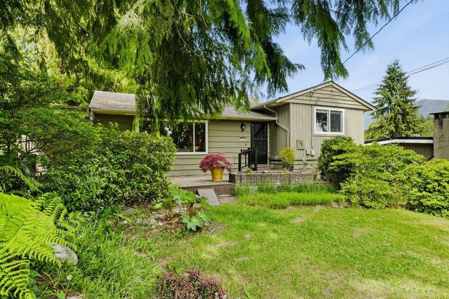 1380 Coleman Street North Vancouver, BC - 1
