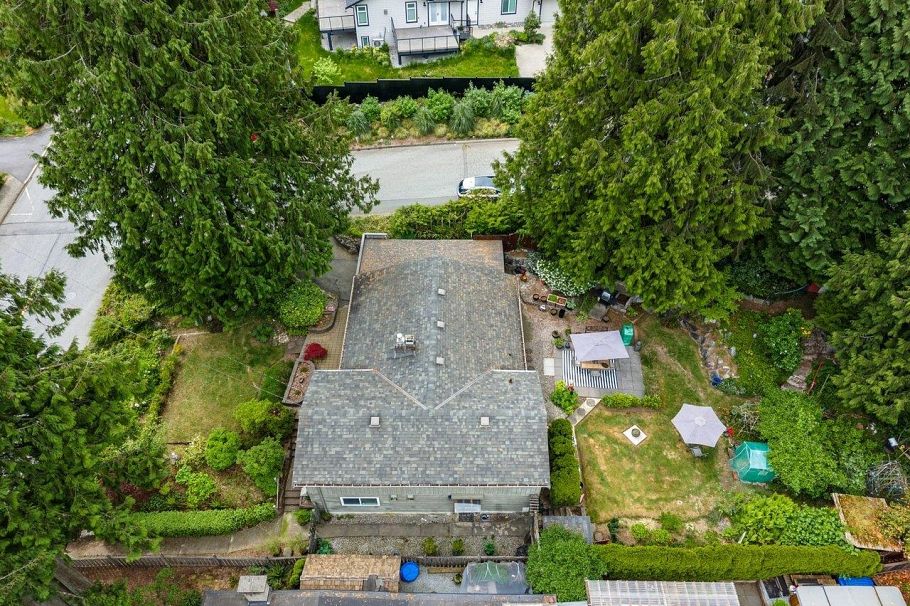 1380 Coleman Street North Vancouver, BC - 12