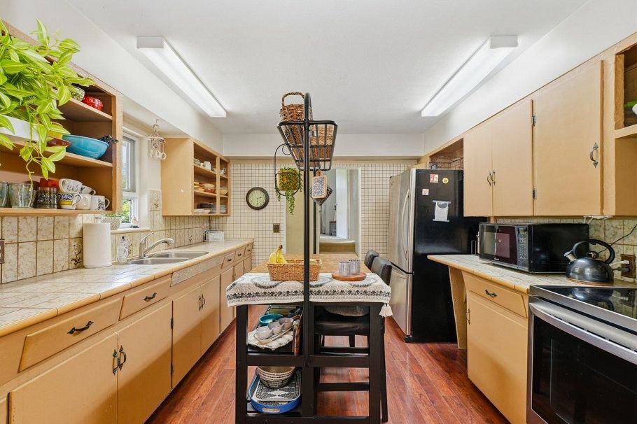 1380 Coleman Street North Vancouver, BC - 25