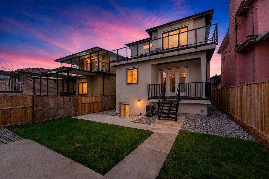 2719 E 46th Avenue Vancouver, BC - 36
