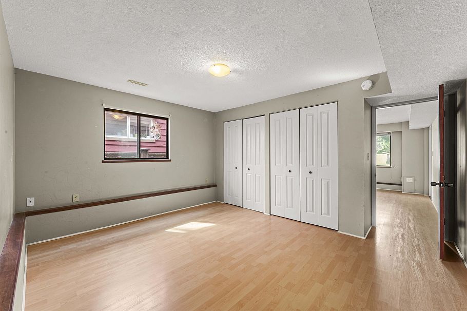 2514 E 49th Avenue Vancouver, BC - 5