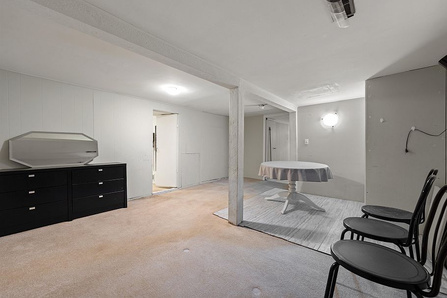 2820 W 13th Avenue Vancouver, BC - 16