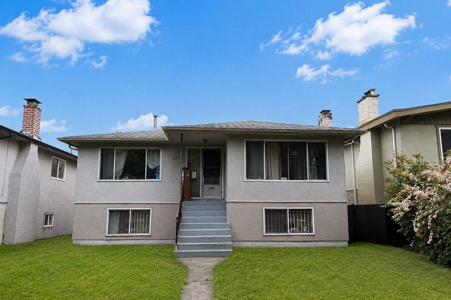 5862 Culloden Street Vancouver, BC - 1