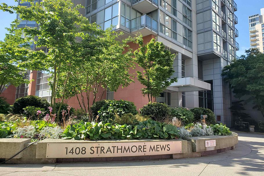 2002 1408 Strathmore Mews Vancouver, BC - 3