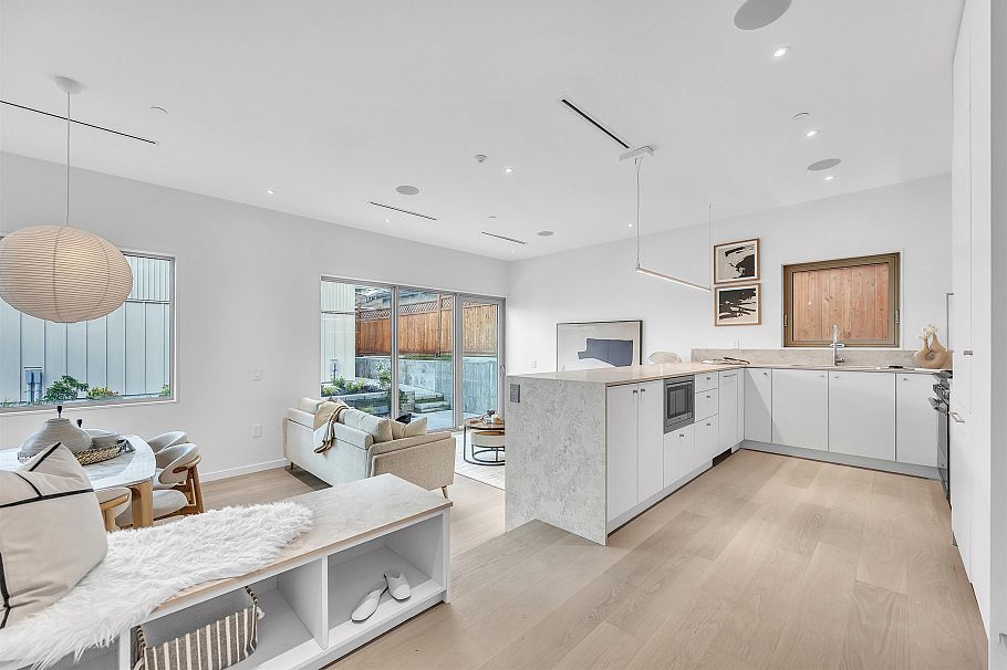 2 2915 E 5th Avenue Vancouver, BC - 3