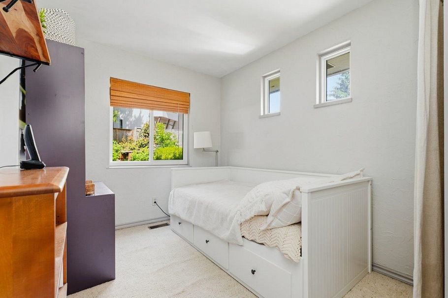 1380 Coleman Street North Vancouver, BC - 29