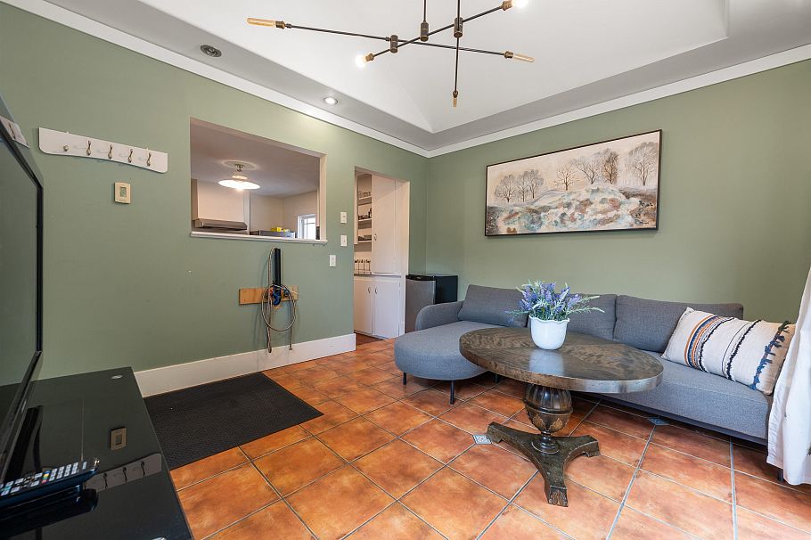 2820 W 13th Avenue Vancouver, BC - 11