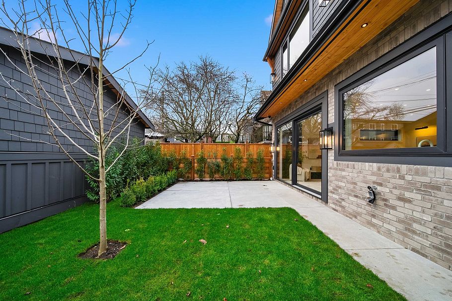2 1841 Parker Street Vancouver, BC - 9