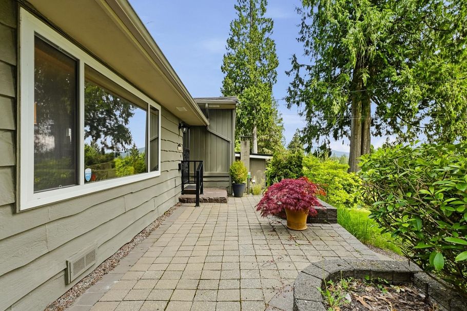 1380 Coleman Street North Vancouver, BC - 4