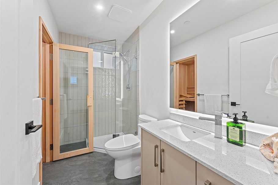 2719 E 46th Avenue Vancouver, BC - 22