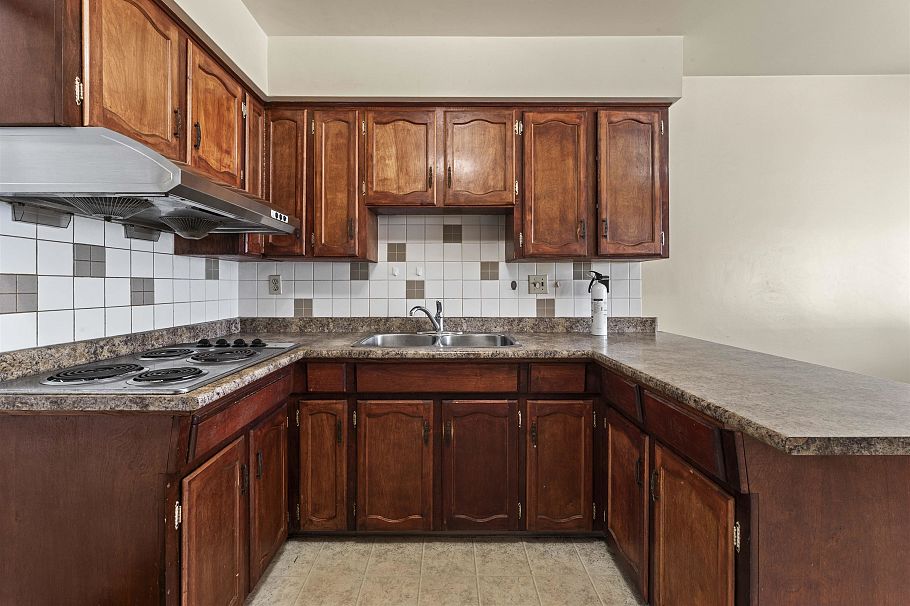 2514 E 49th Avenue Vancouver, BC - 6