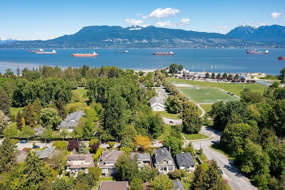 4316 W 2nd Avenue Vancouver, BC - 1