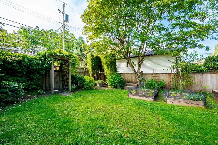 242 W 21st Avenue Vancouver, BC - 30
