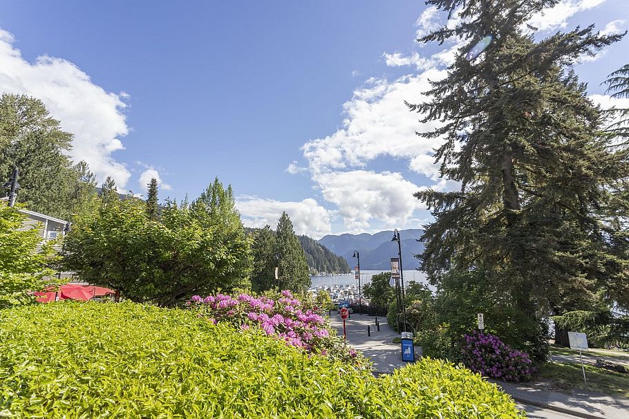 2 2151 Banbury Road North Vancouver, BC - 29