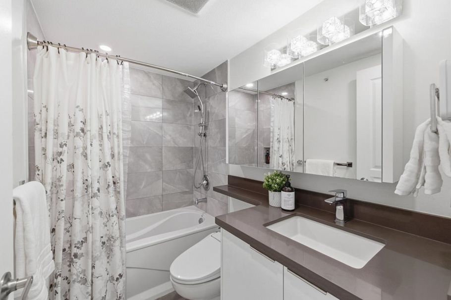 20 3428 Adanac Street Vancouver, BC - 19