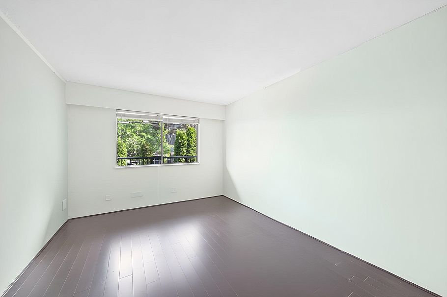 205 1585 E 4th Avenue Vancouver, BC - 5