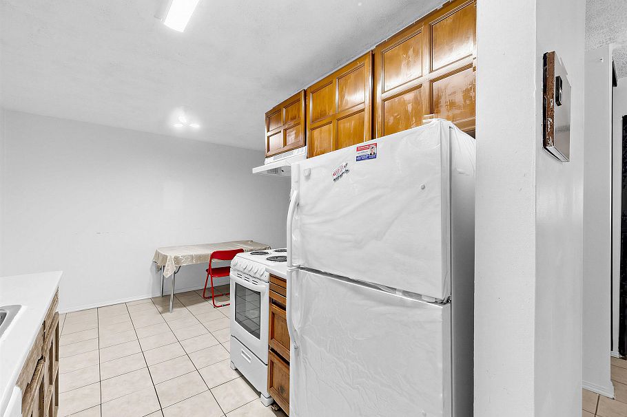 111 588 E 5 Street Vancouver, BC - 12