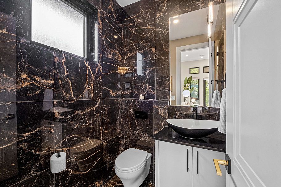 1126 Heywood Street North Vancouver, BC - 24