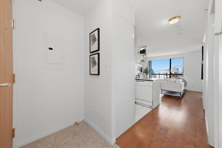 2409 1189 Howe Street Vancouver, BC - 18