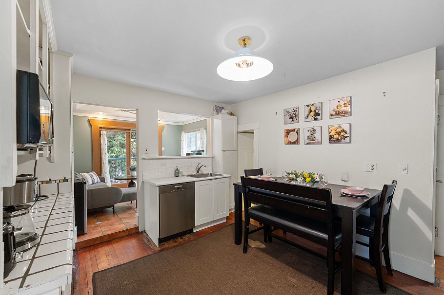 2820 W 13th Avenue Vancouver, BC - 21