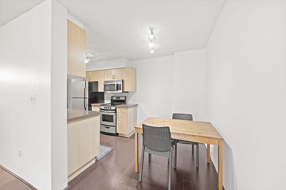 205 1585 E 4th Avenue Vancouver, BC - 9